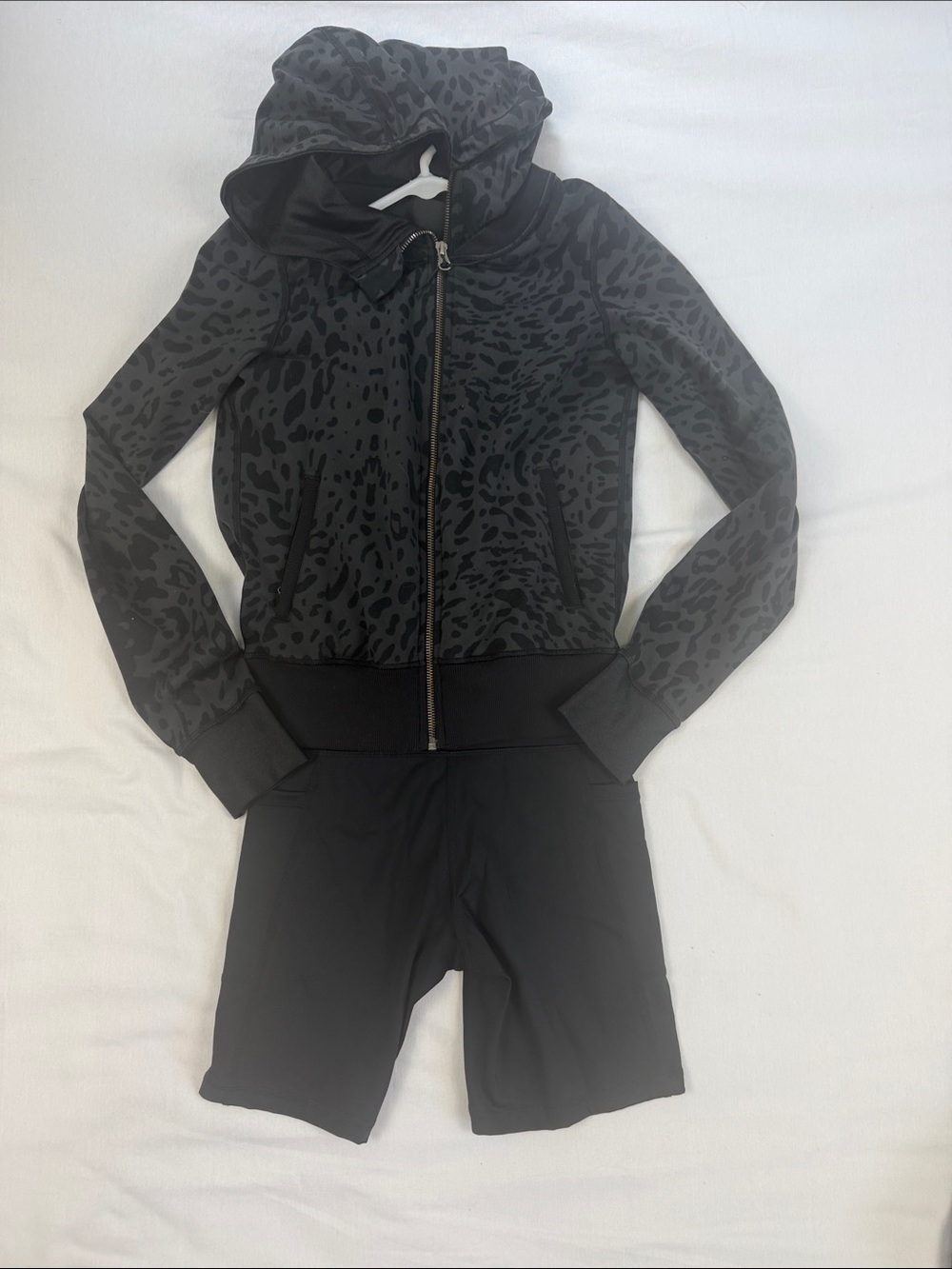 Lululemon Scuba Leopard Print Full Zip Hoodie Jacket Thumbholes Black - Picture 2 of 7